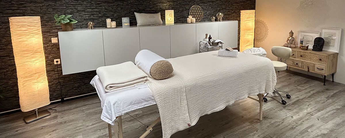 Buche jetzt Deine Ganzkörper-, Teilkörper- oder Gesichtsmassage bei Manuela Kremer im Studio Sonnenpfad in Lennestadt-Elspe!